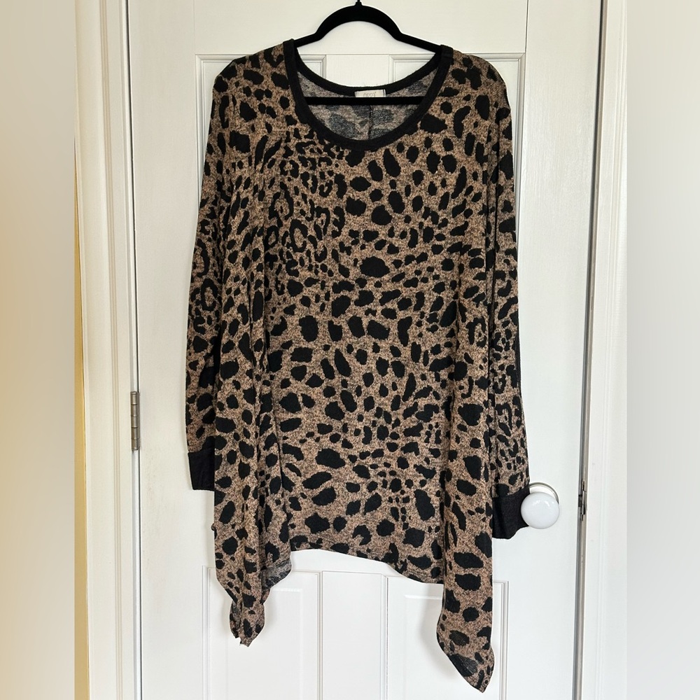 NWOT ODDY Tan Leopard Print Asymmetrical Tunic with Relaxed Fit - size 2X
